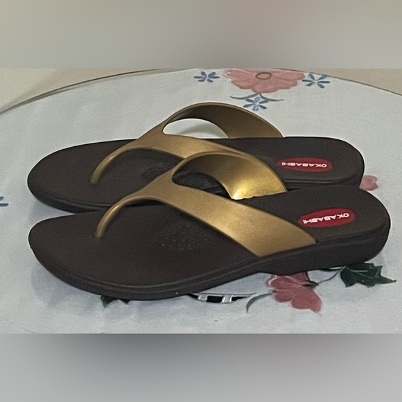 Okabashi Gold Thong Sandals - Picture 3 of 7